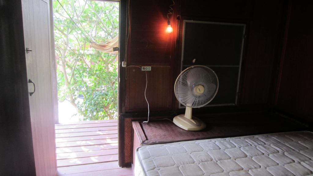 Charung Beach Haad Rin Extérieur photo
