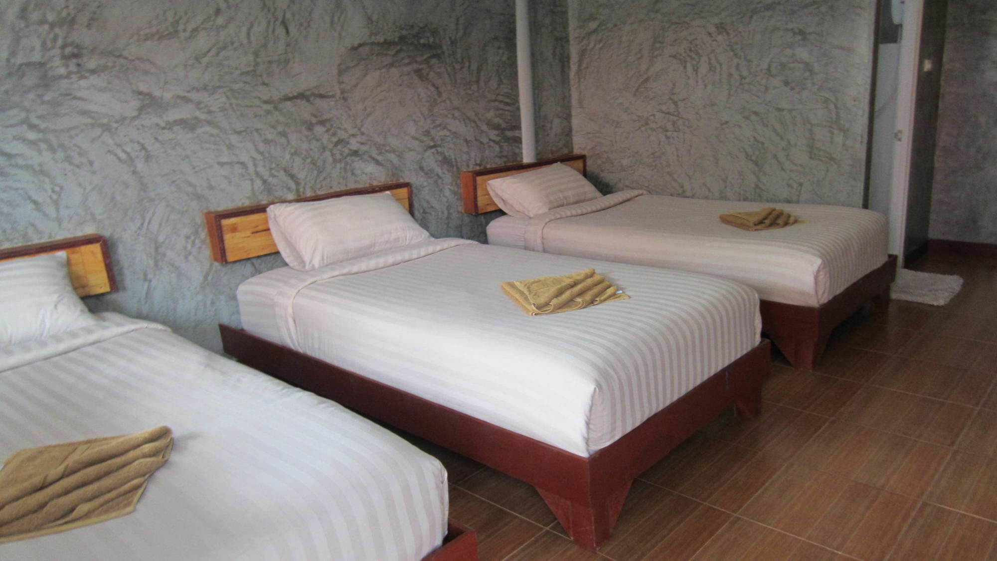 Charung Beach Haad Rin Extérieur photo