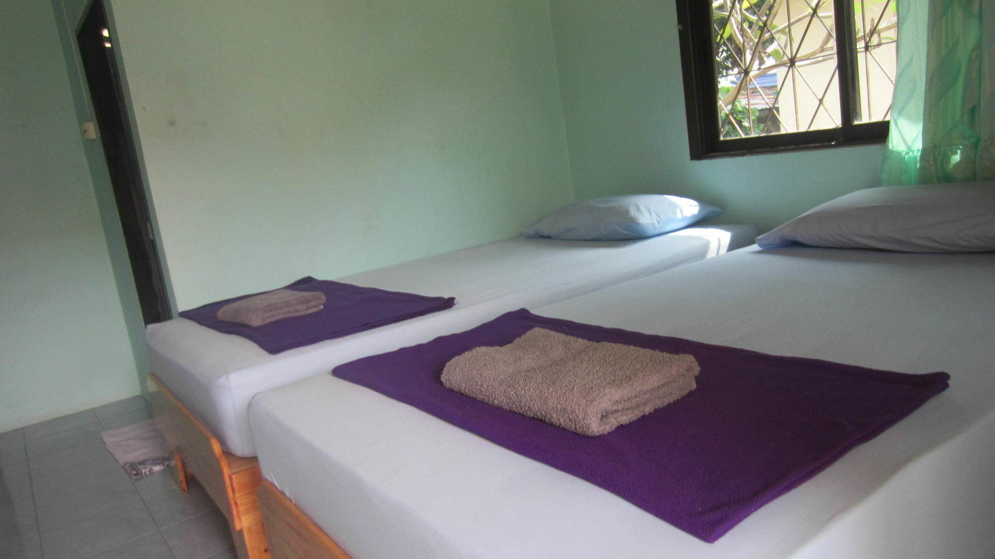 Charung Beach Haad Rin Extérieur photo